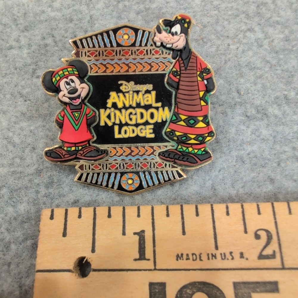 Disney Animal Kingdom Lodge Pin Mickey Mouse Goofy 2007 Official Trading Pin - Picture 2 of 3